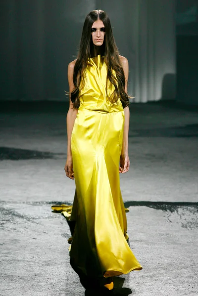 Look 16